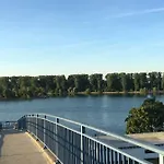 アパート Schmuckkaestle Am Hafen ヴィースバーデン