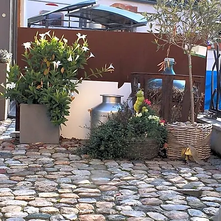 Schmuckkaestle Am Hafen Висбаден