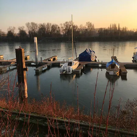 Schmuckkästle Am Hafen * Wiesbaden