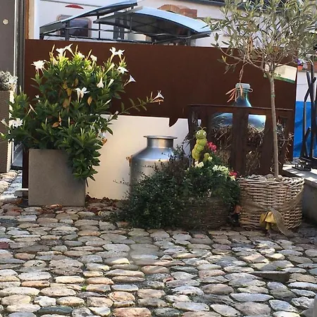 Schmuckkaestle Am Hafen * Wiesbaden